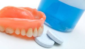 Как правильно ухаживать за зубными протезами?