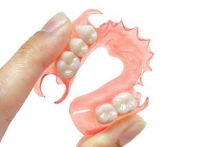 Съемные зубные протезы. Статья