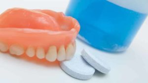 Простой уход за зубными протезами